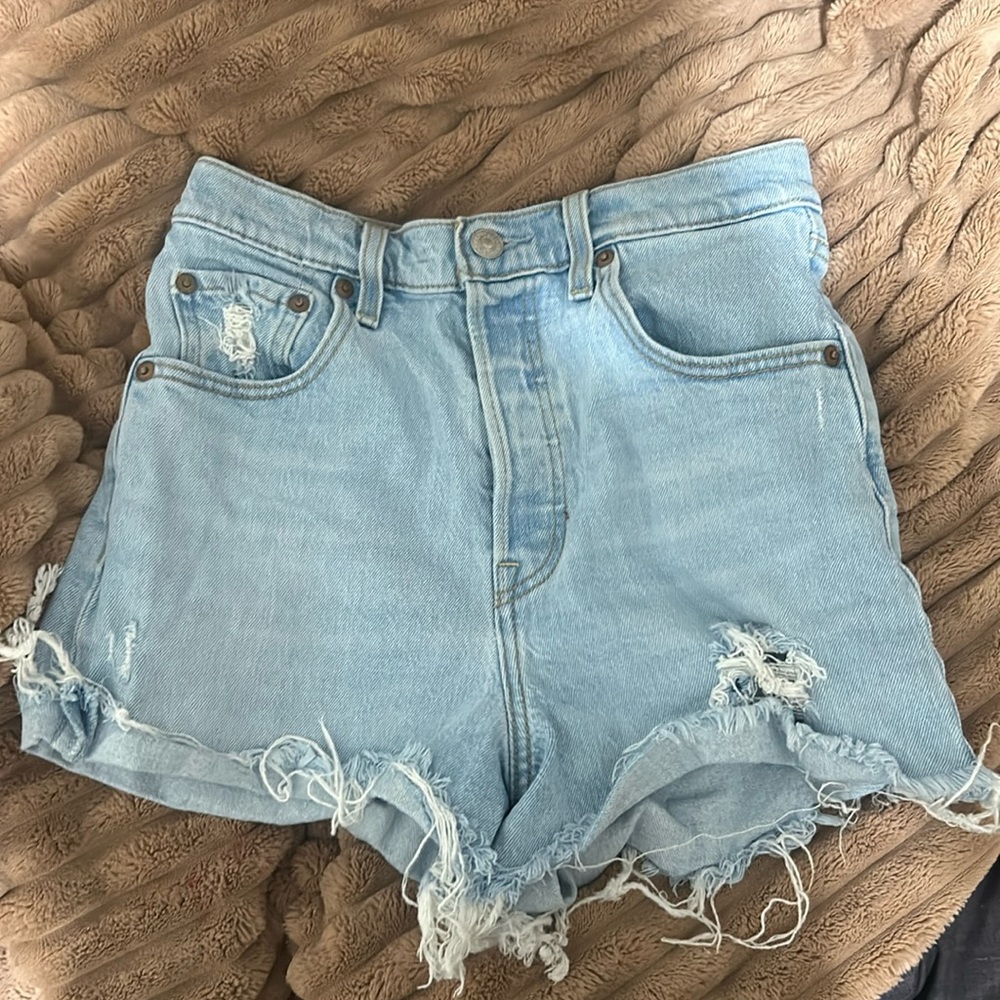 high wasted levi’s jean shorts